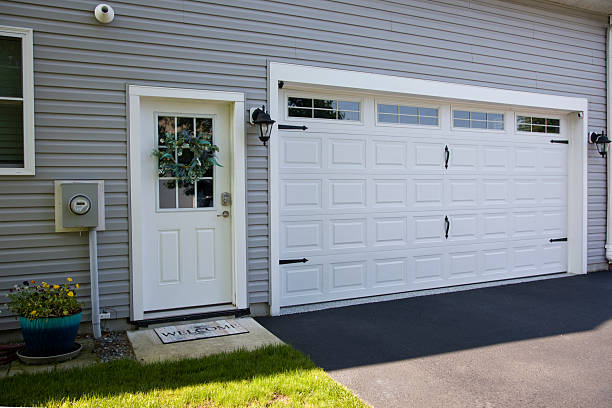 24/7 Emergency Garage Door Panel Replacement experts in Fort Dick, CA